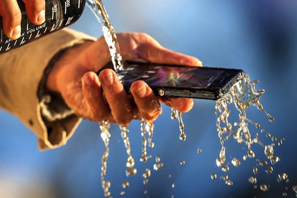 6 mẫu điện thoại thông minh dám chơi với nước ảnh 3