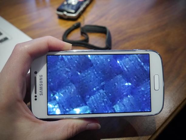 Cặp đôi hoàn hảo trong một thiết bị Galaxy S4 Zoom ảnh 5