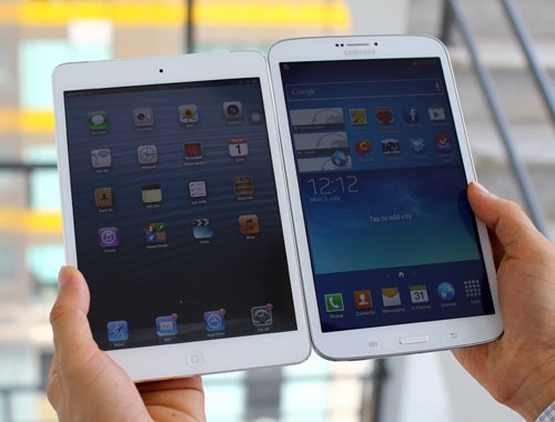 Đọ dáng với iPad Mini có kích thước gần tương tự nhưng khác tỷ lệ màn hình. 