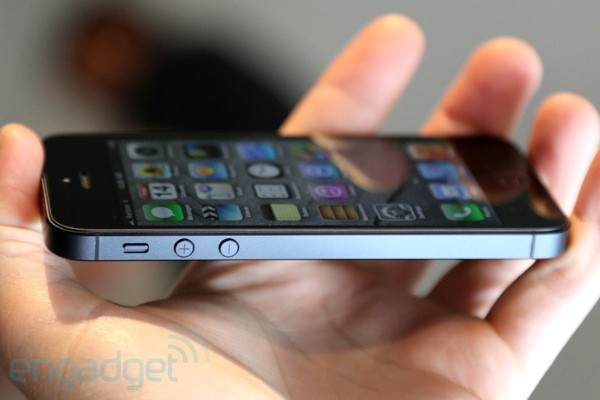 iPhone 5 kém bền hơn Lumia 900