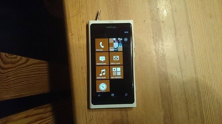 Ngâm nước 3 tháng vẫn có thể hoạt động bình thường chỉ có Lumia 800 ảnh 3