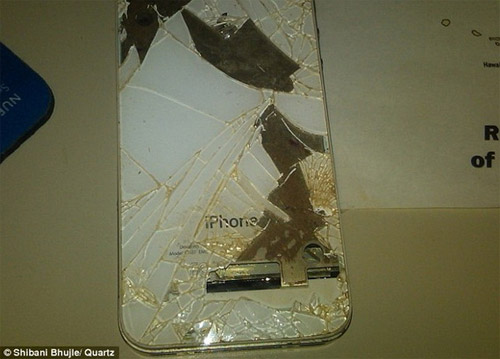 Pin của iPhone 4S bất ngờ bị chảy 1