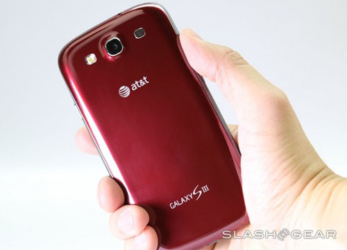Phu kien iPhone - Cận cảnh Galaxy S III màu đỏ