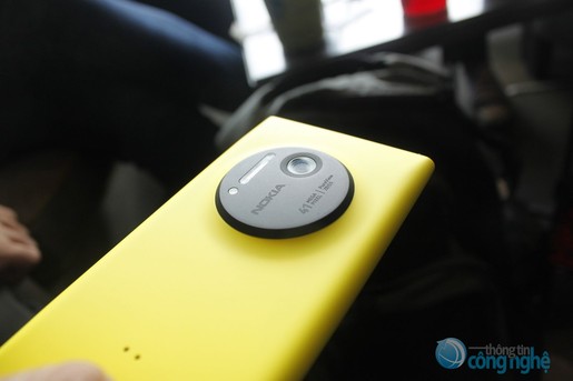 Phu kien iPhone - Cùng ngắm nhìn Nokia Lumia 1020 màu vàng tại Việt Nam
